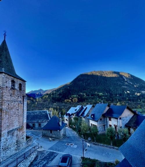 Muntanyo Luxury Lodge Con Sauna, Parking Y Guardaesquis En Ruda Tredos Luaran gambar